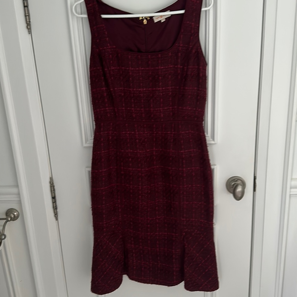 Tory Burch size 6 dress .. mix of polyester and acrlyqiue